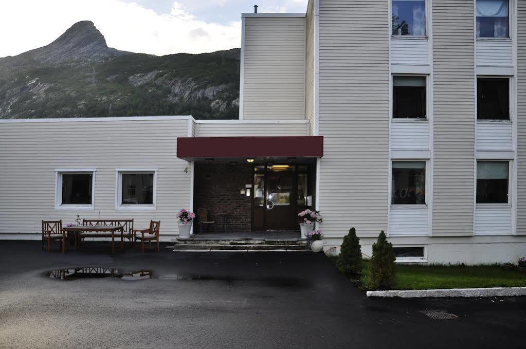 Svartisen Apartments Glomfjord Exterior photo